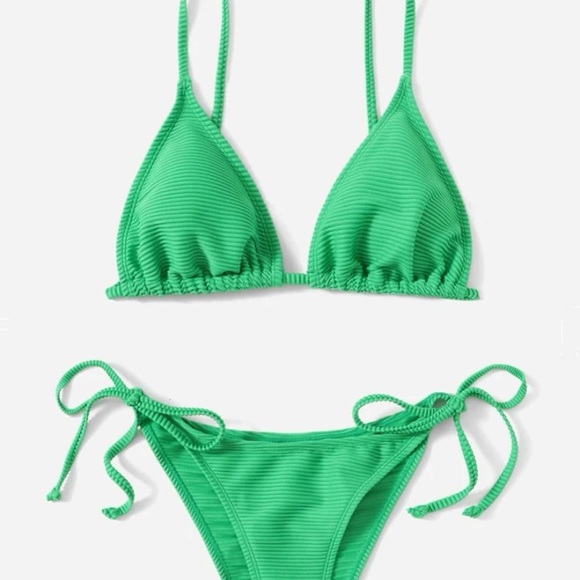 green bikini - Picture 1 of 1